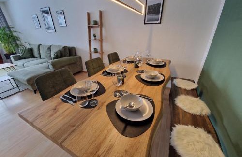 Schonach im Schwarzwald Apartamento | Große Terrasse, Netflix, 5min zum Skilift, 6 Personen, Waldnah,