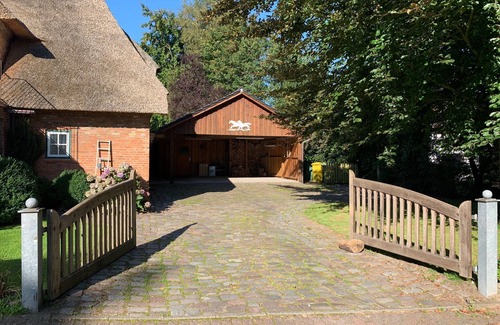 Seeth Casa | Großer und Moderner Reetdachtraum in Bester Lage mit Großem Grundstück und Sauna