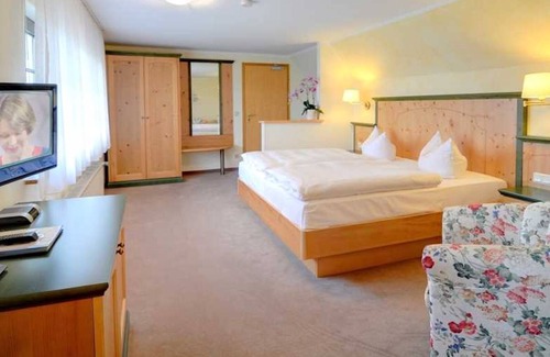 Neuensien Apartamento | Großes Doppelzimmer mit Seeblick II - Ferienzimmer und -wohnungen mit Seeblick