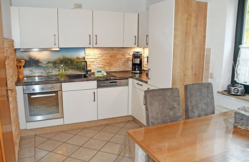Lancken-Granitz Apartamento | Großes Ferienhaus mit Terrasse am Granitzwald - Ferienhaus Familie Hartwig