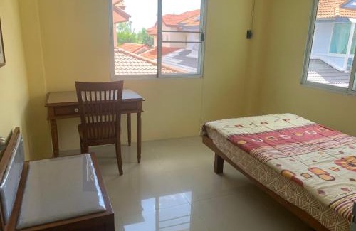 Rangsit Apartamento | Großes Haus mit Garten, Bangkok