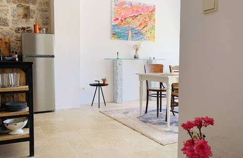 East Mani Apartamento | Großzügige Ferienwohnung mit Terrasse. 5 Minuten zu Fuss bis zum Strand