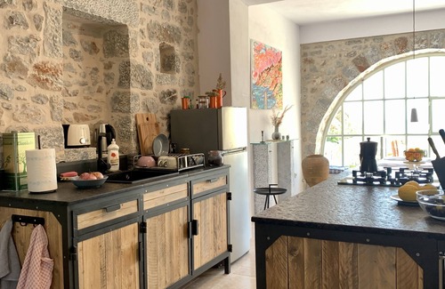 East Mani Apartamento | Großzügige Ferienwohnung mit Terrasse. 5 Minuten zu Fuss bis zum Strand