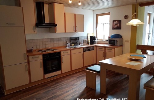 Volkach Apartamento | Amplio apartamento con balcón privado.