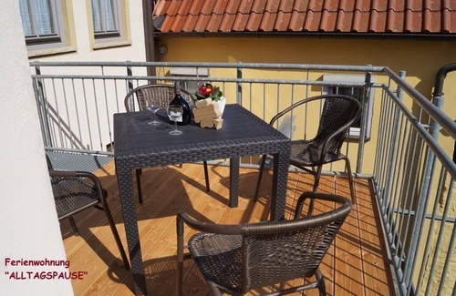 Volkach Apartamento | Amplio apartamento con balcón privado.