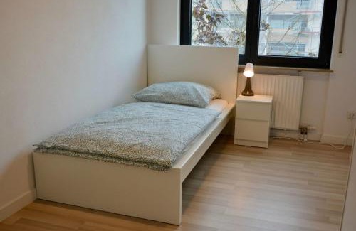 Lampertheim Apartamento | Großzügige Monteurwohnungen mit perfekter Verkehrsanbindung und Parkplatz