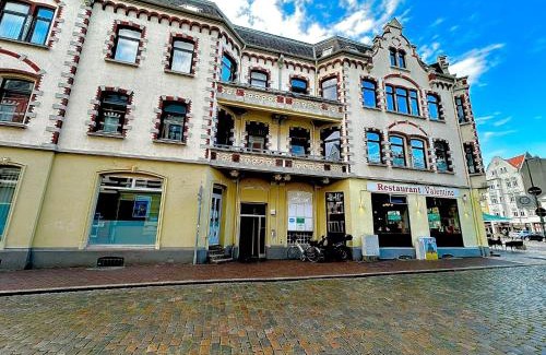 Neumuenster Apartamento | Großzügiges City Loft mit Billardtisch