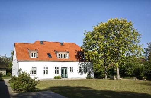 Pommerby Casa | Großzügiges Landhaus in Ostseenähe mit großem Garten, Ofen und Sauna für 12 Personen