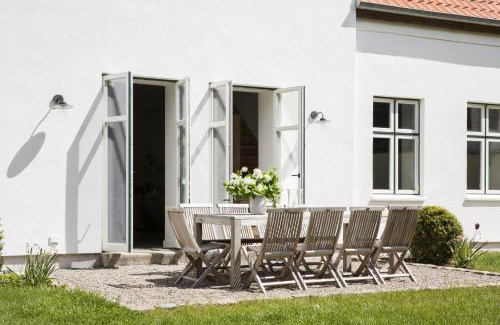 Pommerby Casa | Großzügiges Landhaus in Ostseenähe mit großem Garten, Ofen und Sauna für 12 Personen
