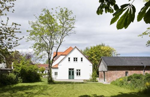 Pommerby Casa | Großzügiges Landhaus in Ostseenähe mit großem Garten, Ofen und Sauna für 12 Personen