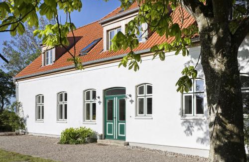 Pommerby Casa | Großzügiges Landhaus in Ostseenähe mit großem Garten, Ofen und Sauna für 12 Personen