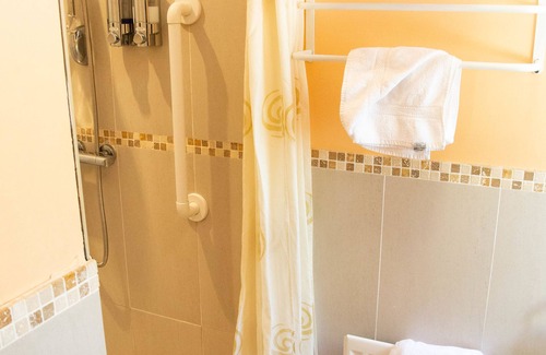 Londonderry Cama Y Desayuno | Groarty House & Manor B&B