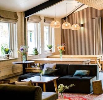 Grou Casa | Groepsaccommodatie 'Jister' aan open vaarwater in Friesland