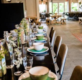 Grou Casa | Groepsaccommodatie 'Jister' aan open vaarwater in Friesland
