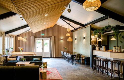 Grou Casa | Groepsaccommodatie 'Jister' aan open vaarwater in Friesland