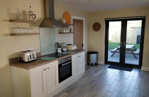 Castlewellan Cabaña | Gromoth Mountain View Cottage - Heather Cottage