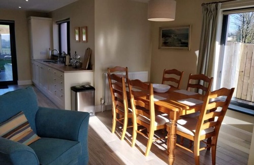 Castlewellan Cabaña | Gromoth Mountain View Cottage - Heather Cottage