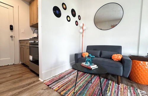 Woodstock Apartamento | Groovy 1 Bedroom Apartment in Woodstock - AC & WiFi!