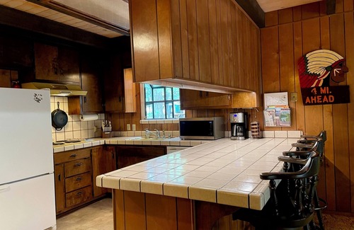 Placerville Cabina | Groovy Cabin in the woods is a perfect place for family and friends to gather.