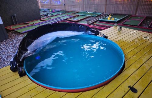 Jan Phyl Village Casa | Groovy Funhouse Getaway - 4 bdrm near Legoland