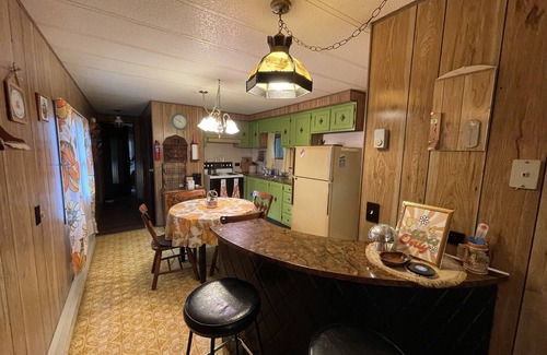 Hammondsport Casa | Groovy Getaway secluded retreat