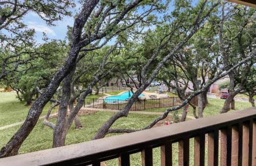 Canyon Lake Casa | Groovy Getaway