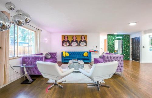 Westminster Casa | Groovy Getaway With 4 KING Beds And A Hot Tub