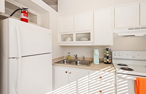 West End Casa | Groovy Getaway with Fenced Yard