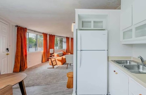 West End Casa | Groovy Getaway with Fenced Yard