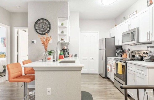 Metro West Apartamento | Groovy King Bed 1 Bedroom Apartment in Orlando