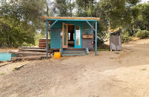Leona Valley Casa | Groovy Little Patchwork Cabin