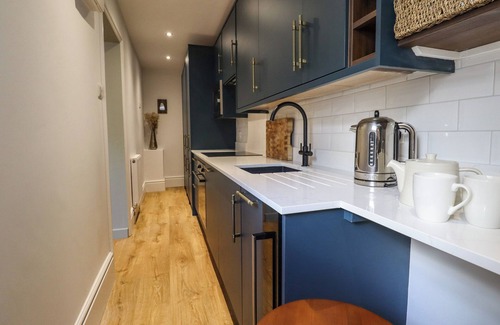 Royal Tunbridge Wells Cabaña | GROSVENOR ABODE, pet friendly in Royal Tunbridge Wells