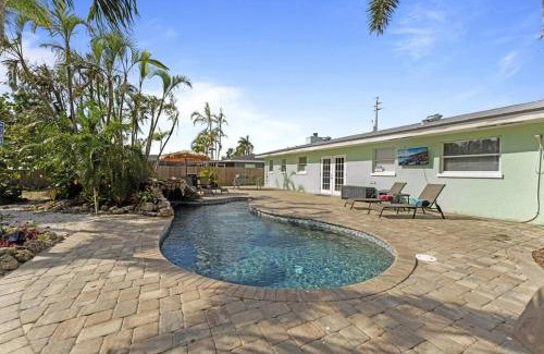 Bradenton Casa | Grotto Pool House, 3 bed, 2 bath, IMG 3 miles, AMI