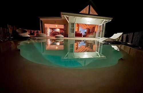 Grotto Bay Casa | GrottoOnTheRocks