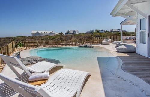 Grotto Bay Casa | GrottoOnTheRocks