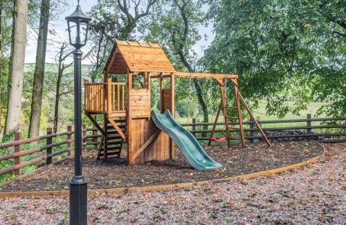 Cerrig-y-Druidion Casa | Groudd Hall