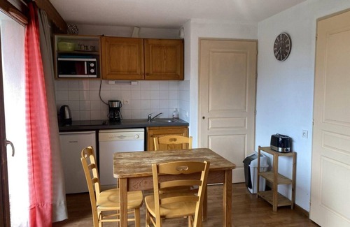 La Joue du Loup Apartamento | Planta baja, piscina, terraza, parking, tv, local para esquís, 25m², La Joue du Loup