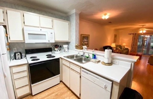 Colonial Charters Condominio | Ground Floor 2 BR 2 BA Condo - 10 min. to Beach & N. Myrtle Beach Sports Park