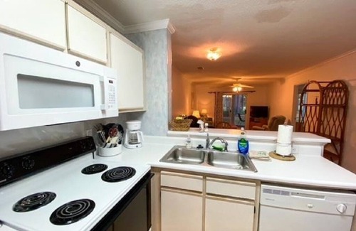 Colonial Charters Condominio | Ground Floor 2 BR 2 BA Condo - 10 min. to Beach & N. Myrtle Beach Sports Park