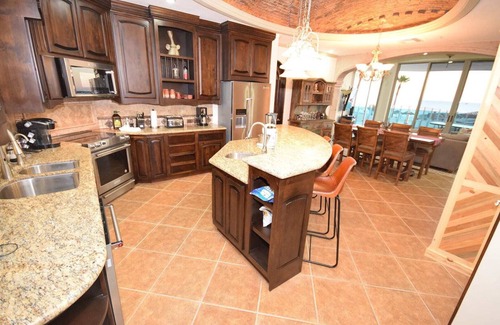 Sandy Beach Condominio | Planta baja, 3 recámaras, 3 baños, a pasos de la piscina y la playa.