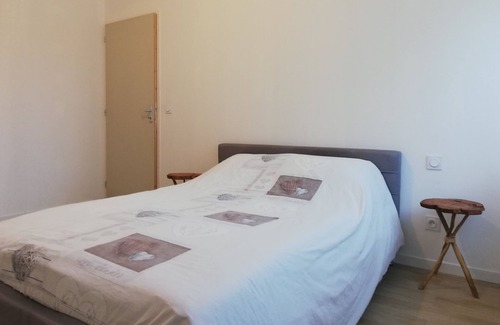 Paziols Apartamento | Ground floor accommodation with terrace