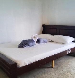 Pulot Casa | Ground Floor Air-conditioned Room in the Family Hut Bamboo House
