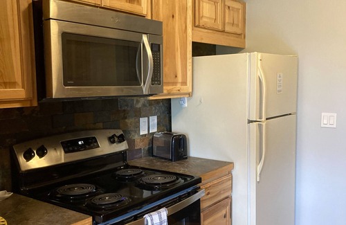 Fraser Condominio | Ground-Floor, All-Seasons Condo with Shaded Deck, Fireplace & Shared Hot Tubs