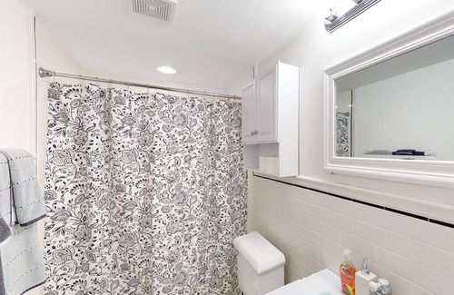 Flamingo Parks Apartamento | Ground-floor apt near downtown & beach with patio, streaming, W/D, central AC