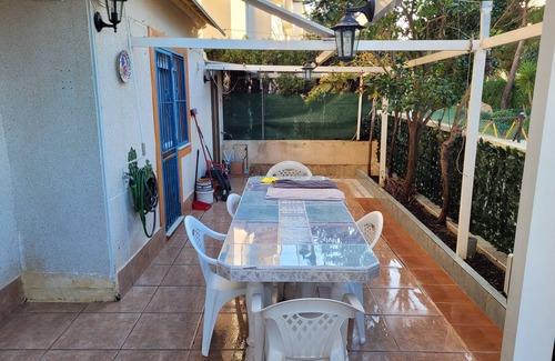 Torrevieja Apartamento | Apartamento bajo con terraza y piscina a 900 metros de la playa