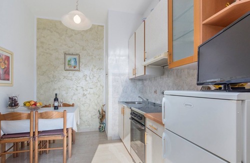 Lovrecica Apartamento | Orzan / Ground floor Apartment Orzan No.2 with terrace near to the Beach
