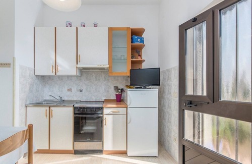 Lovrecica Apartamento | Orzan / Ground floor Apartment Orzan No.2 with terrace near to the Beach