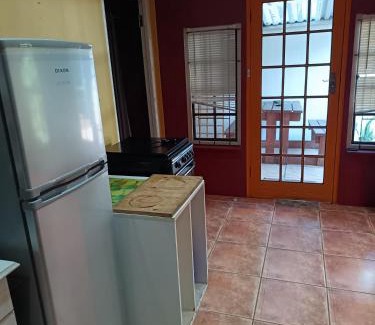 Ethekwini Apartamento | Ground Floor apartment-2 x single beds, TV,kitchen, own bathroom, patio