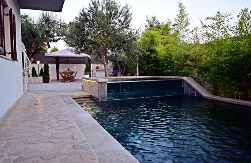 Okrug Donji Apartamento | Ground floor apartment with a private pool