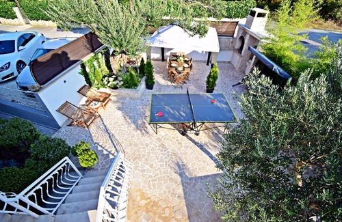 Okrug Donji Apartamento | Ground floor apartment with a private pool
